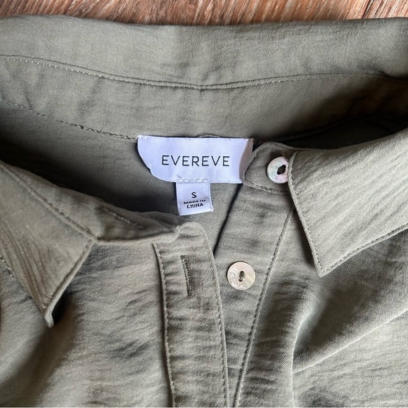 Evereve 1/4 Button Down Blouse in Green-Size Small - Picture 3 of 8